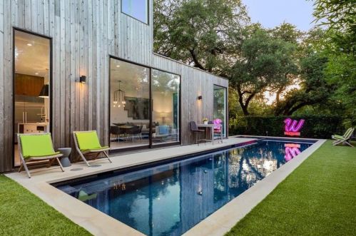 202 Brewster St, Austin, TX 78704-6310