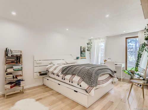 24 Beacon Hill Ln, Englewood CO  80111-5244 exterior