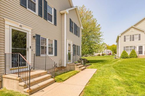 40 White Tail Ln, Wallingford, CT 06492-5350