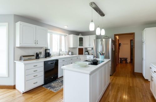 8 Kittredge Rd, Mount Vernon, NH 03057-1510