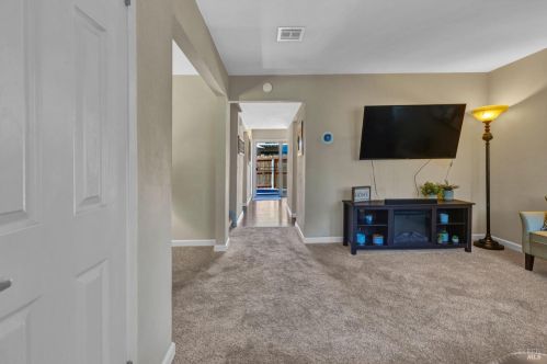 476 Stinson Ave, Vacaville, CA 95688-2620