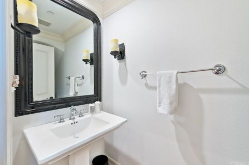 25 Blue Smt, Irvine CA  92603-0168 exterior