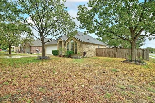 449 Hometown Pkwy, Uhland TX  78640-5713 exterior