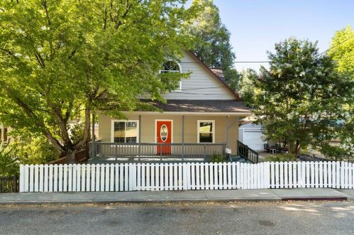 420 Oak St, Grass Valley, CA 95945-6819