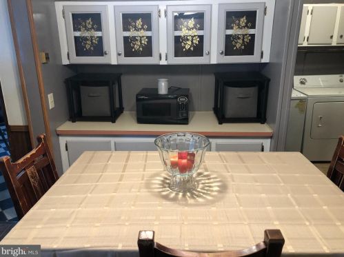 110 Dovefield Dr, Lancaster PA  17603-4686 exterior