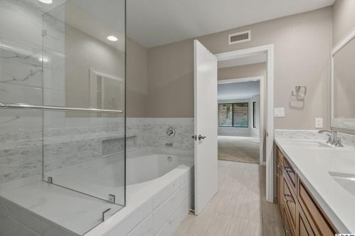 2520 Flintridge Dr, Glendale CA  91206-1033 exterior