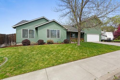 741 Negus Ln, Eagle Crest, OR 97756-1175