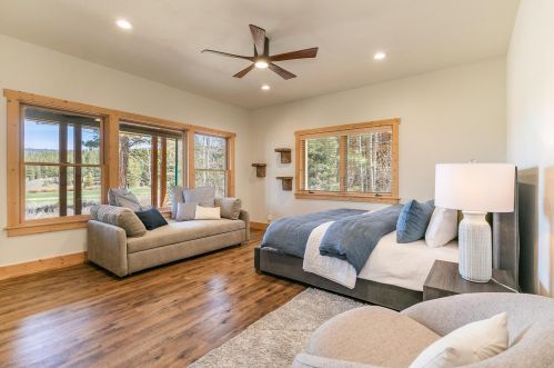 196 Basque Dr, Truckee CA  96161-3917 exterior