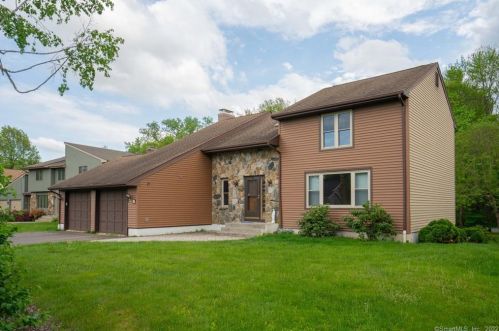 25 Paper Chase, Wapping, CT 06074-2261