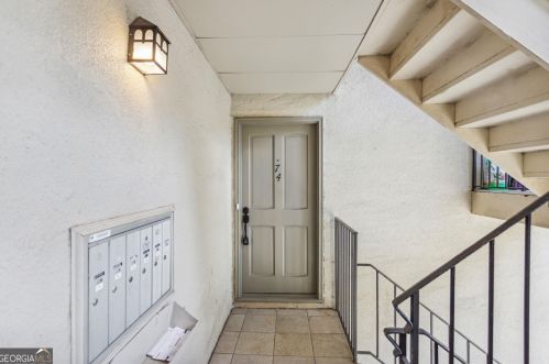 74 Montre Sq, Atlanta GA  30327-4044 exterior