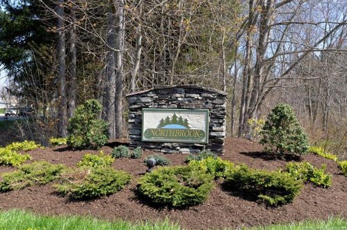 23 Meadowlark Cir, Upper Stepney CT  06468-2647 exterior
