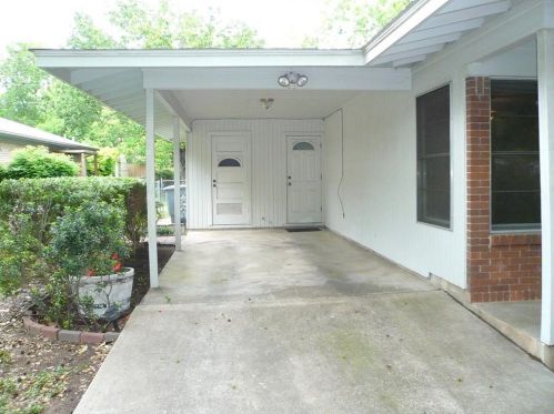 5513 Delwood Dr, Austin TX  78723-2604 exterior