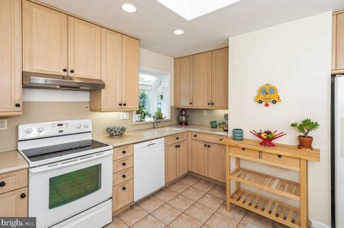 15 Robert Rd, Princeton NJ  08540-5332 exterior