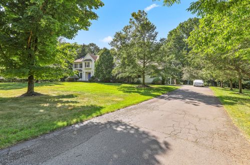 152 Deer Path Ln, East Freehold NJ  07728-8587 exterior
