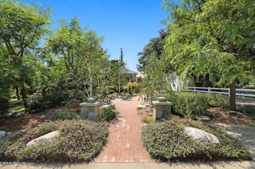 2099 Allen Ave, Altadena, CA 91001-3454