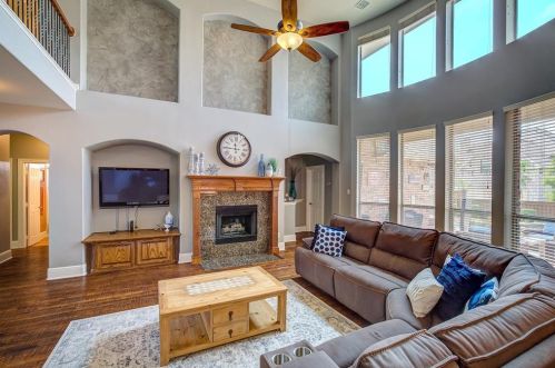 1408 Flowers Dr, Carrollton TX 75007-1470 exterior