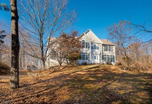 108 Valley Brook Rd, Califon, NJ 07830-3525