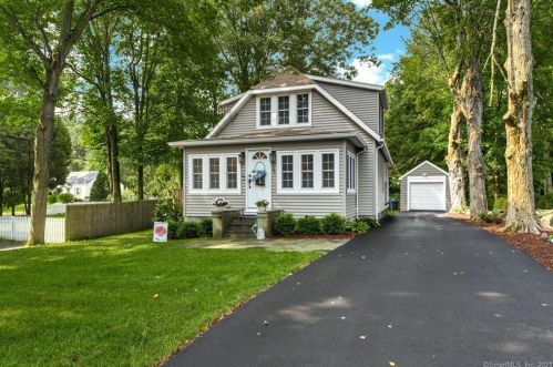 129 Grumman Ave, Norwalk CT  06851-2404 exterior