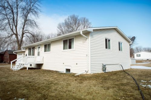 616 8th St, Starbuck, MN 56381-9555