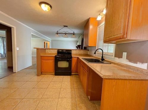 2580 Creekview Dr, Marietta, GA 30008-5009