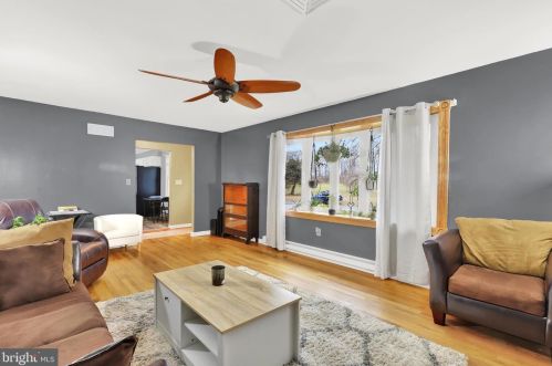 699 Barnstable Rd, Carlisle PA  17015-7425 exterior