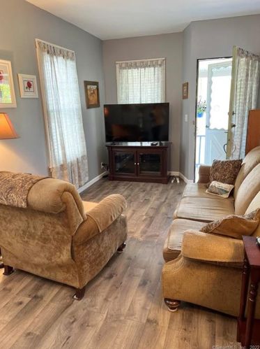 6 Wakelee Ter, Huntington, CT 06484-3921