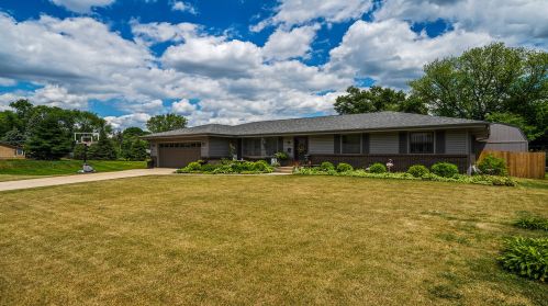1966 Santa Monica Dr, Rockford, IL 61108-6729