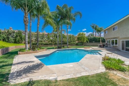 8198 Woodsboro Ave, Anaheim CA  92807-2519 exterior