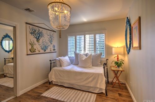 2360 Shields St, Glendale CA  91214-1541 exterior