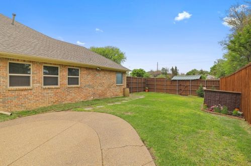 2221 Lorraine Dr, Carrollton TX 75006-4322 exterior