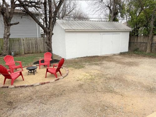 1617 Clover Ln, Fort Worth TX  76107-3878 exterior