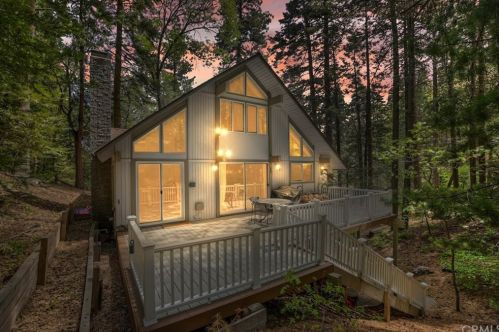 974 Willow Springs Rd, Twin Peaks, CA 92391-0439
