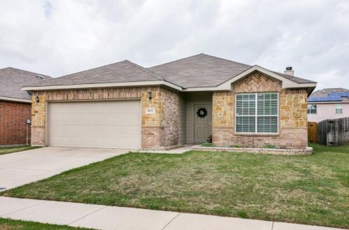 8633 Star Thistle Dr, Fort Worth TX  76179-4388 exterior