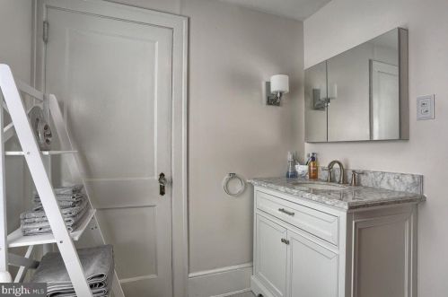 126 Cedar St, Carlisle PA  17013-2201 exterior