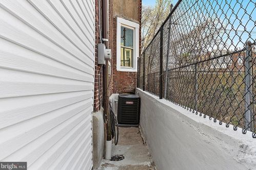 609 61 St, Philadelphia PA 19142-3402 exterior