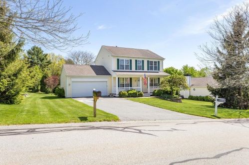 105 Goldenrod Dr, Middletown, RI 02842-7241