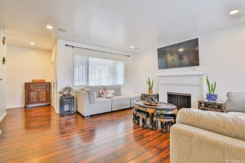 11542 Van Ness Ave, Hawthorne, CA 90250-1934