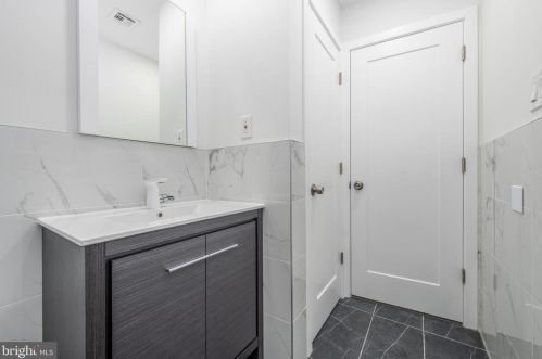 106 Ellsworth St, Philadelphia PA  19147-5408 exterior