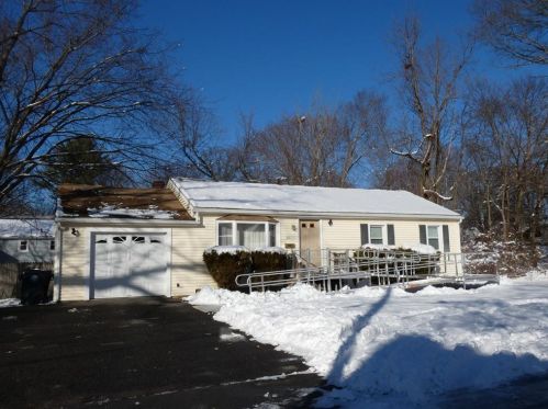 91 Madison St, Warwick, RI 02888-2834