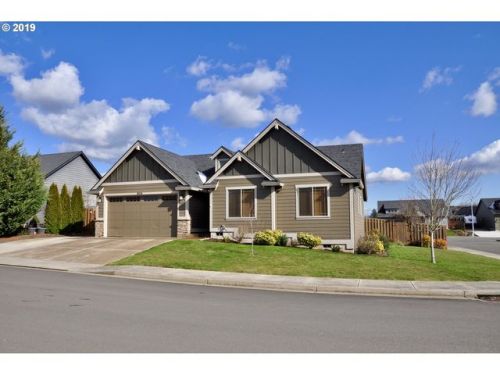 604 6th St, Carlton, OR 97111-9647