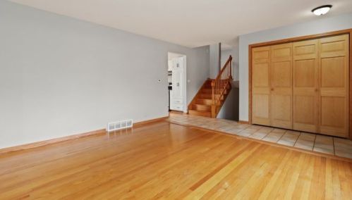 808 Deborah Ln, Mount Prospect, IL 60056-4011