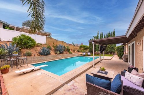 6750 Charing St, Simi Valley CA 93063-3926 exterior