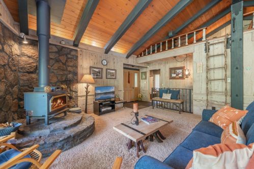 6860 Riv Rd, Truckee CA  exterior