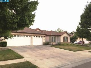 6147 Harter Ct, Visalia, CA 93277-5559