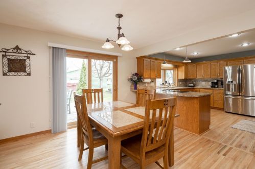 4266 Jasper Dr, Saint Paul MN  55122-2011 exterior