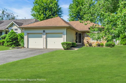 13 Sedgwick Sq, Jackson Twp, NJ 08527-3916