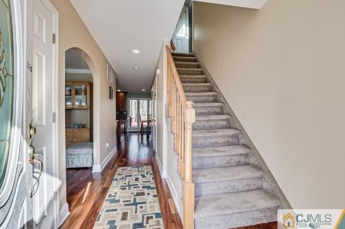 64 Dellwood Rd, Edison, NJ 08820-3833