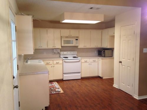 2808 Parker Dr, Georgetown, TX 78628-2752