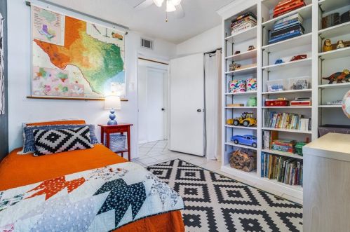 8714 Charing Cross Ln, Dallas TX  75238-3811 exterior