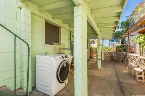 2015 Kealoha St, Honolulu HI  96819-4130 exterior